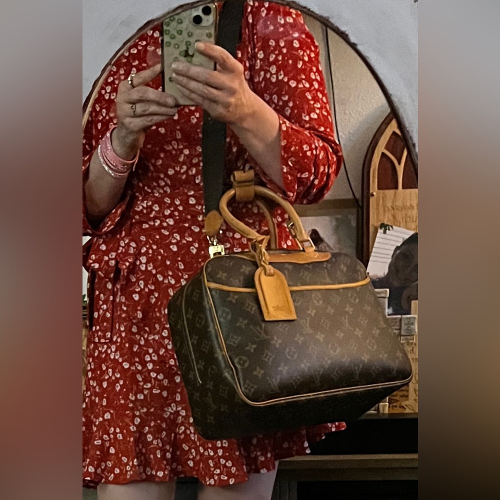 SOLD $800 LV Deauville - beautiful vintage condition. - Picture 7 of 16